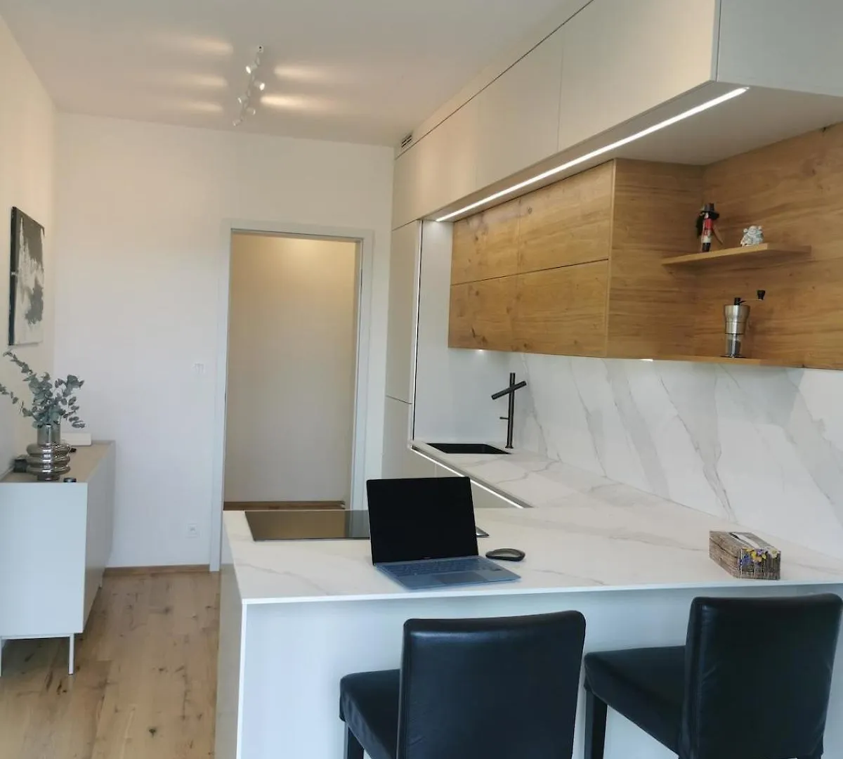 Apartment Free Private Parking, Central Location, Nuslesky Pivovar Sunset Balcony Home, Prague Czech Republic