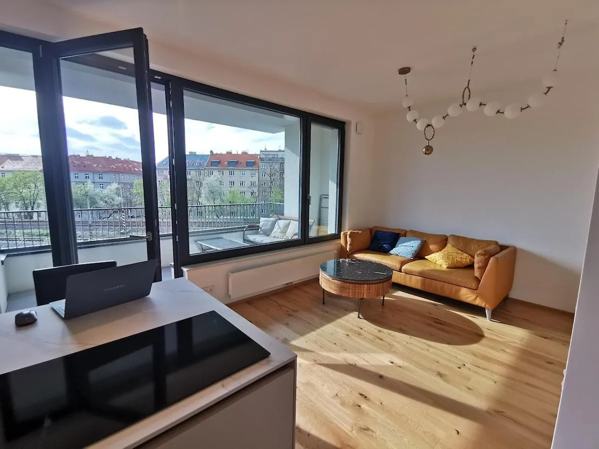 Apartment Free Private Parking, Central Location, Nuslesky Pivovar Sunset Balcony Home, Prague