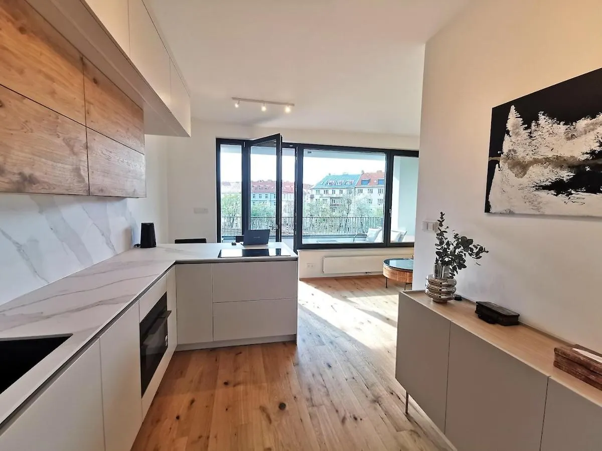Free Private Parking, Central Location, Nuslesky Pivovar Sunset Balcony Home, location