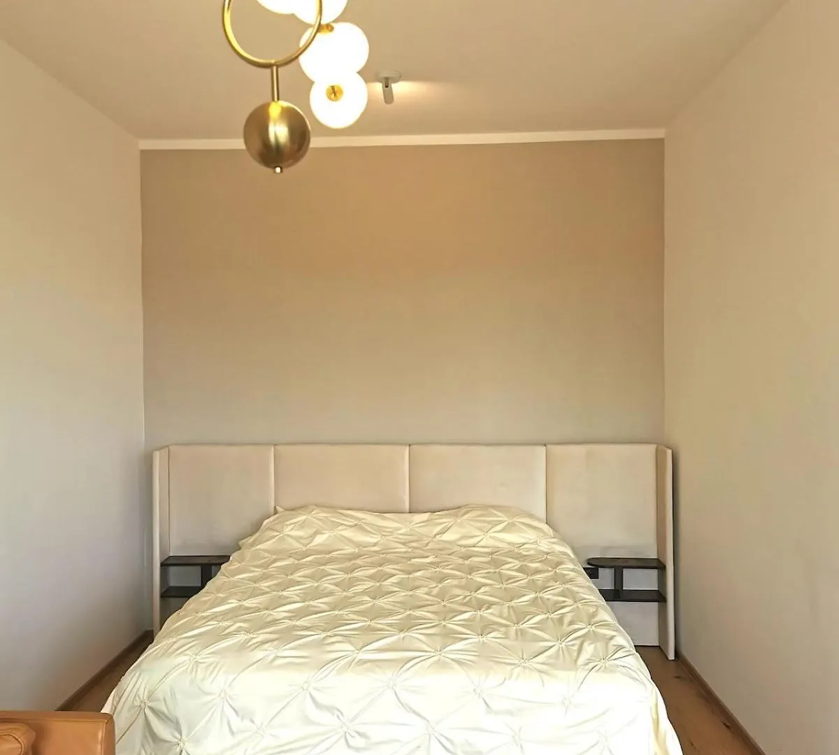 Free Private Parking, Central Location, Nuslesky Pivovar Sunset Balcony Home, Prague Apartment