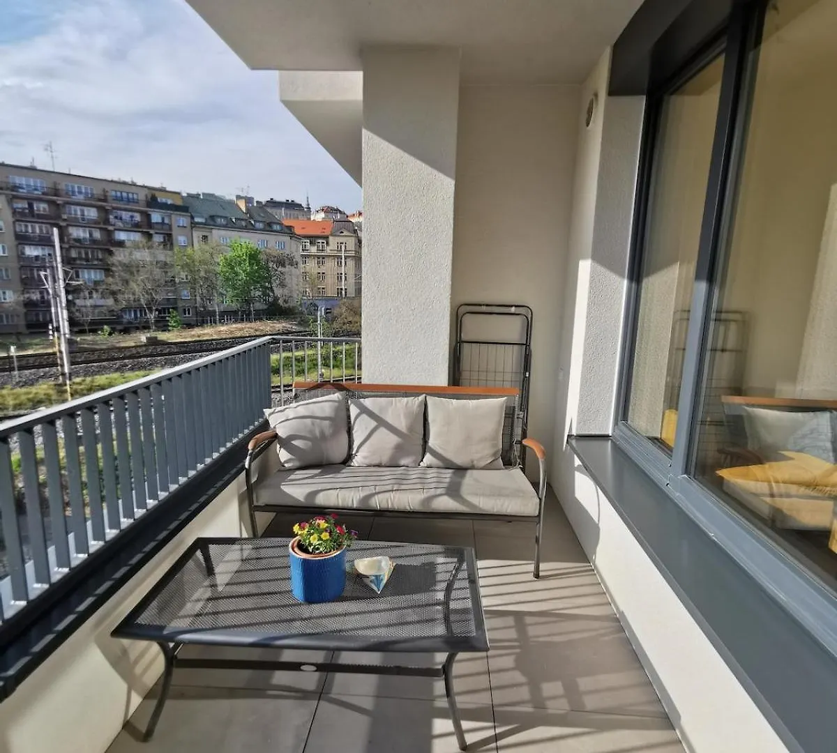 Free Private Parking, Central Location, Nuslesky Pivovar Sunset Balcony Home, Prague